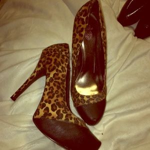 New Torrid size 9 platform cheetah print pumps fun
